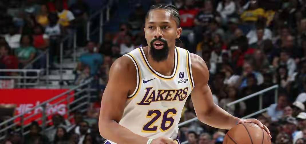 包含法国杯倒计时，瓦伦西亚冲刺阶段队长鼓劲，细节引发关注，球迷炸锅，轮换策略成焦点的词条