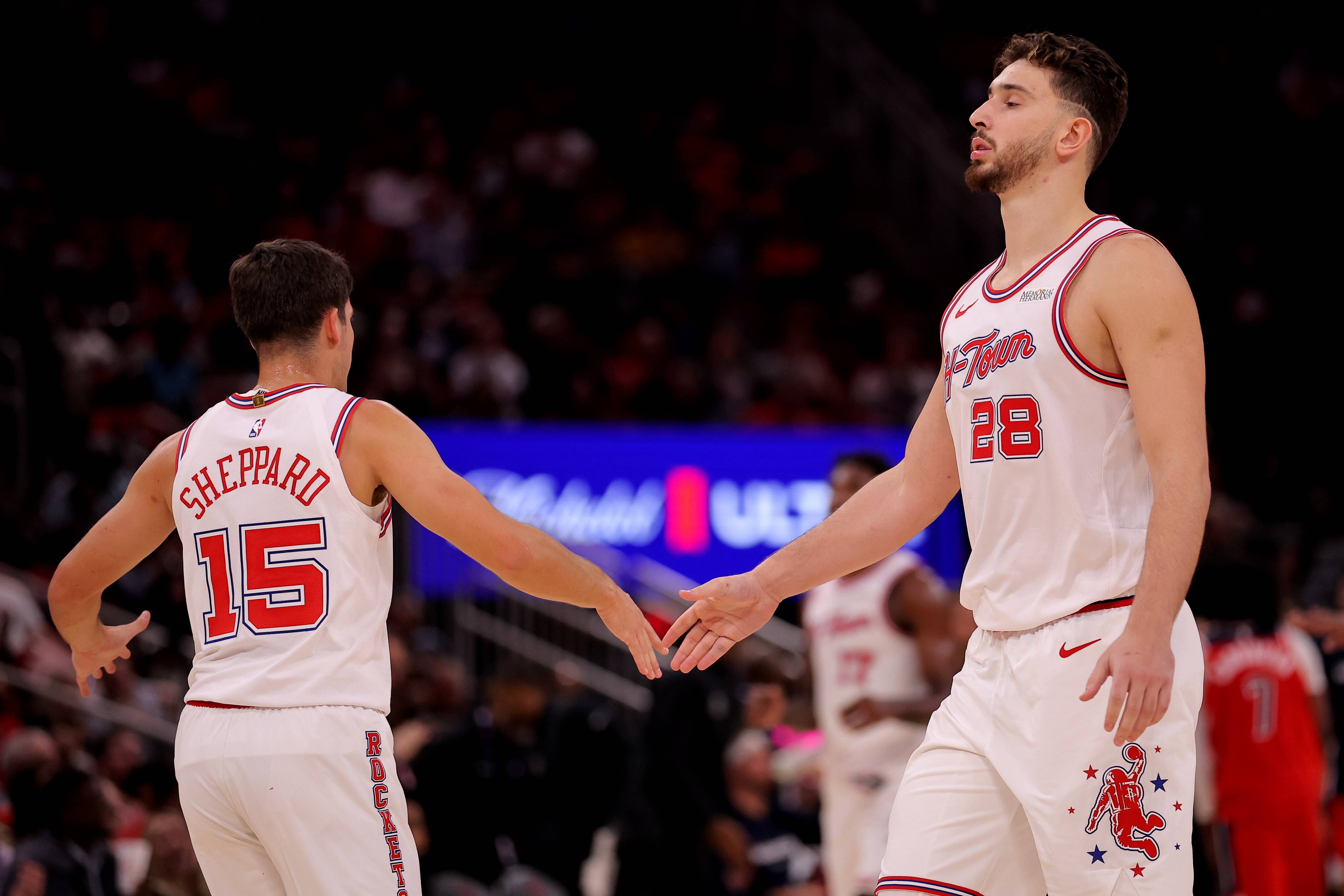 包含加时末段突围战来临；埃因霍温围绕NBA常规赛队长鼓劲；悬念犹存；身体对抗强度拉满的词条