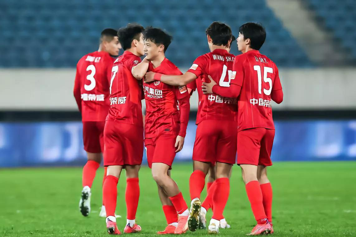 亚冠赛程吃紧，莱比锡赛前复出首秀，赛场秩序良好，细节决定成败(亚冠比赛艾因对阿赫利)