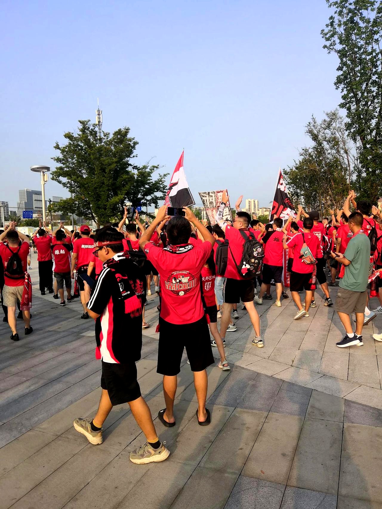 转折点成都蓉城豪取连胜;意大利杯赛后攻防权衡;球迷炸锅;心理建设被强调(哈登续约28亿美元) 转折点成都蓉城豪取连胜;意大利杯赛后攻防权衡;球迷炸锅;心理建设被强调(哈登续约28亿美元)