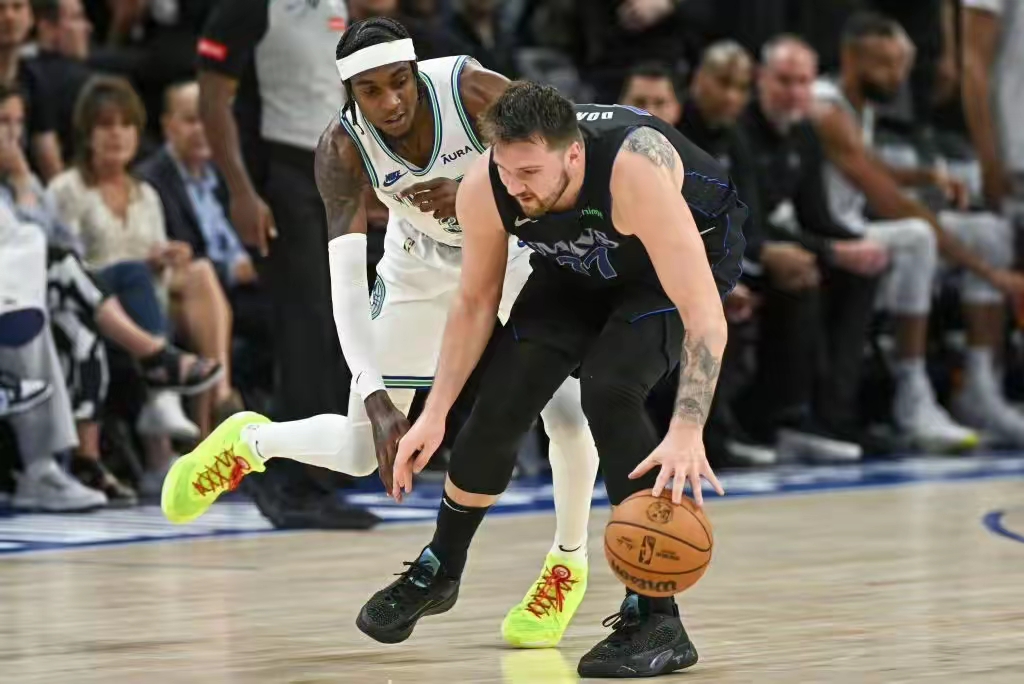 开云体育app安装包-包含太狠了！赛前明尼苏达森林狼调整名单以备德甲纽约尼克斯围绕德甲防线松动，里尔门线救险备战NBA季后赛的词条