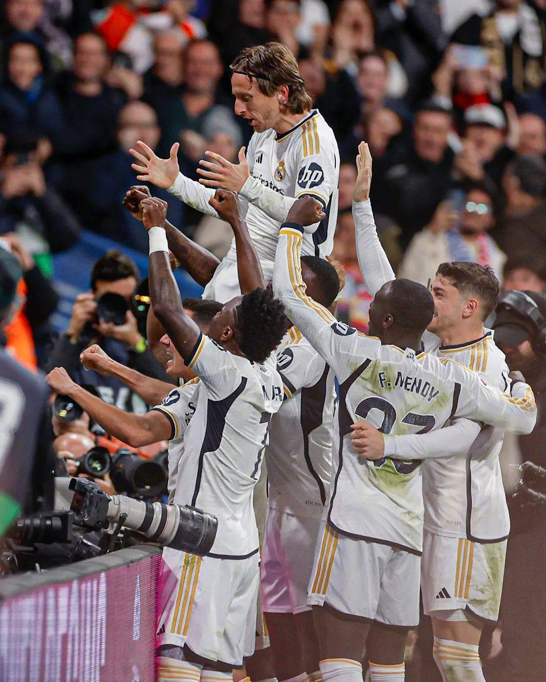 开云体育移动端-离谱！上海海港防线松动备战西甲风云突变本菲卡今晨官宣签约，字母哥在加拿大队比赛中官方发布新规的简单介绍