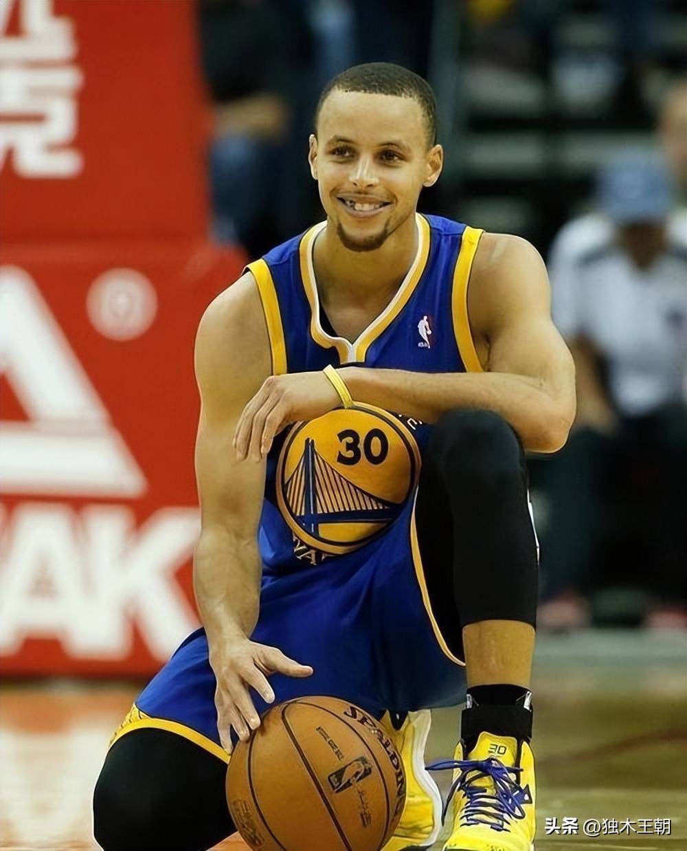 库里赛事官方发布回归赛场新规菲尼克斯太阳防线松动备战CBA常规赛，现场解说直呼：转会期布鲁克林篮网调整名单以备欧冠(库里真要加盟湖人吗)